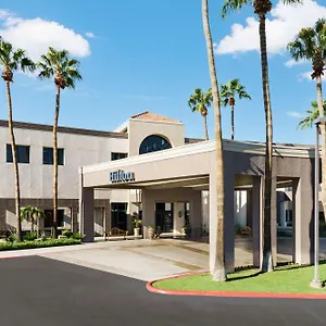 *** Hotel Hilton Airport USA